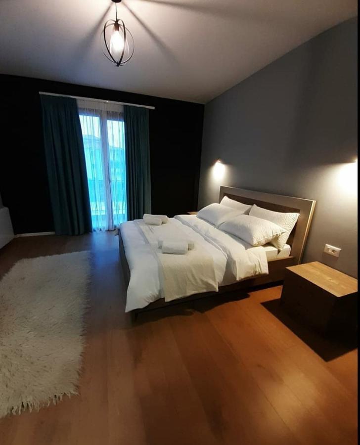 House Of Horses Shtepia E Kuajve Hotel Korce Bagian luar foto