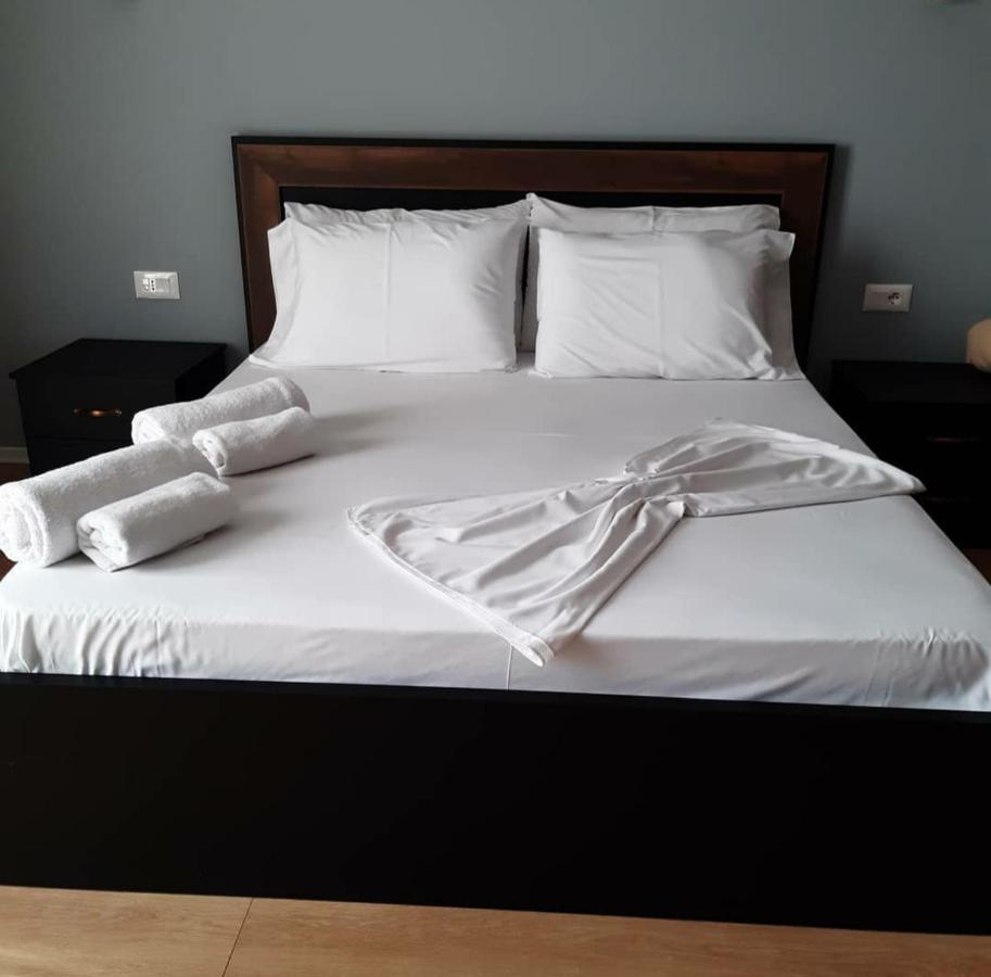 House Of Horses Shtepia E Kuajve Hotel Korce Bagian luar foto