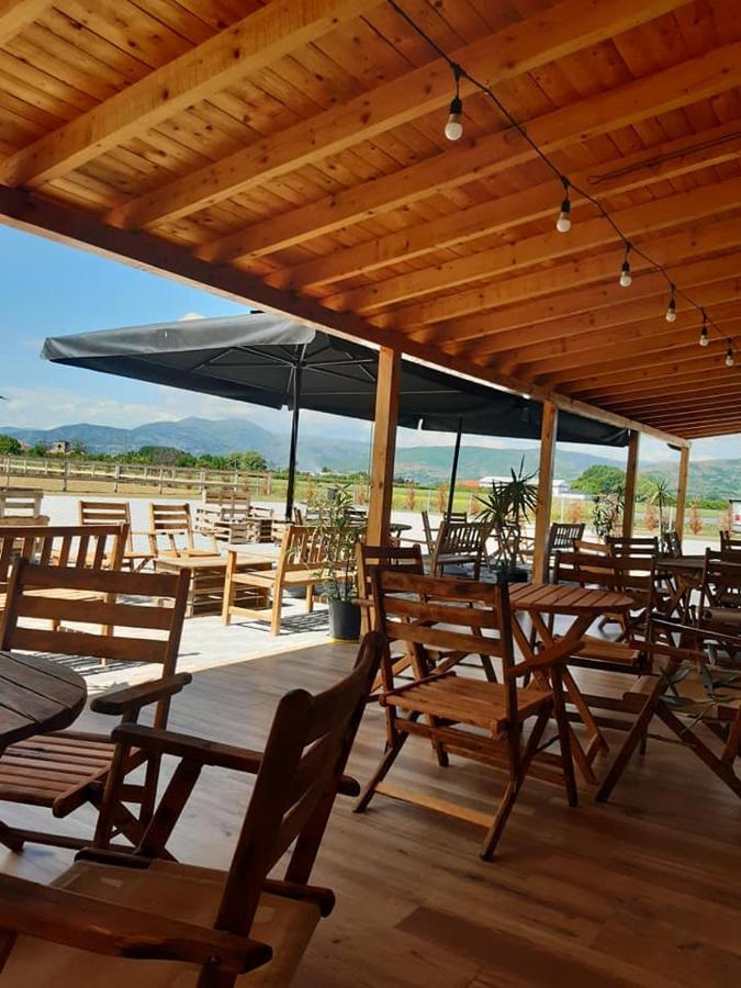 House Of Horses Shtepia E Kuajve Hotel Korce Bagian luar foto