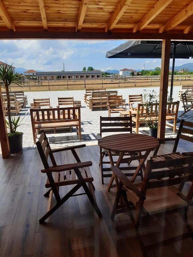 House Of Horses Shtepia E Kuajve Hotel Korce Bagian luar foto