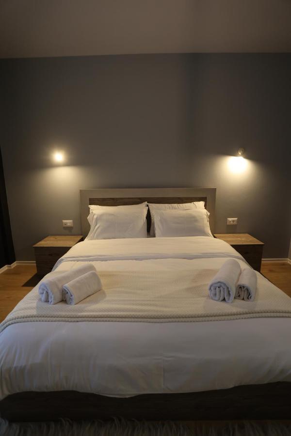 House Of Horses Shtepia E Kuajve Hotel Korce Bagian luar foto