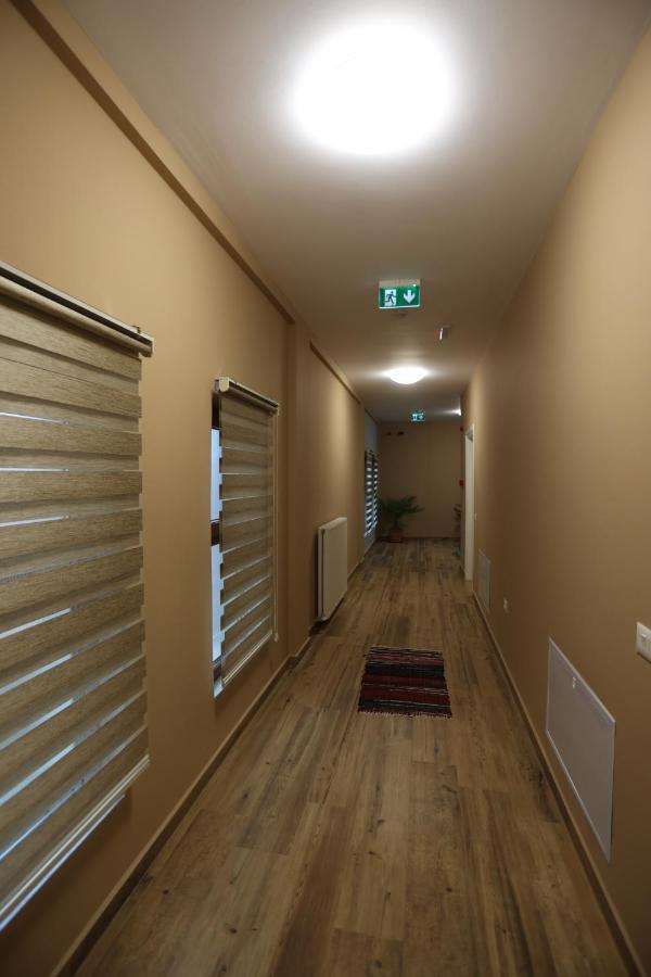 House Of Horses Shtepia E Kuajve Hotel Korce Bagian luar foto