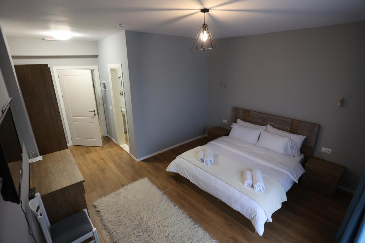House Of Horses Shtepia E Kuajve Hotel Korce Bagian luar foto