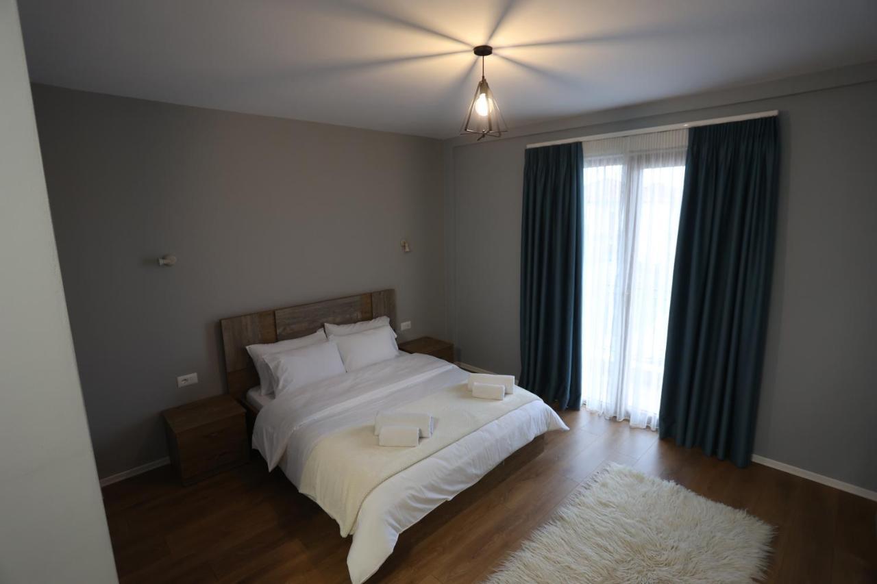 House Of Horses Shtepia E Kuajve Hotel Korce Bagian luar foto