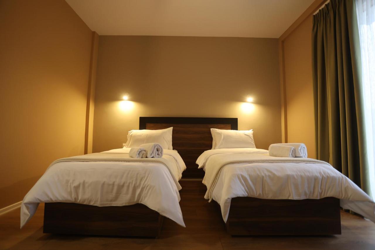 House Of Horses Shtepia E Kuajve Hotel Korce Bagian luar foto