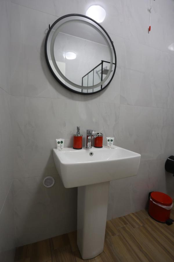 House Of Horses Shtepia E Kuajve Hotel Korce Bagian luar foto