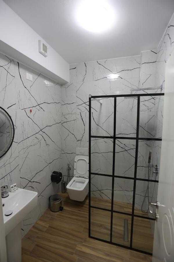 House Of Horses Shtepia E Kuajve Hotel Korce Bagian luar foto