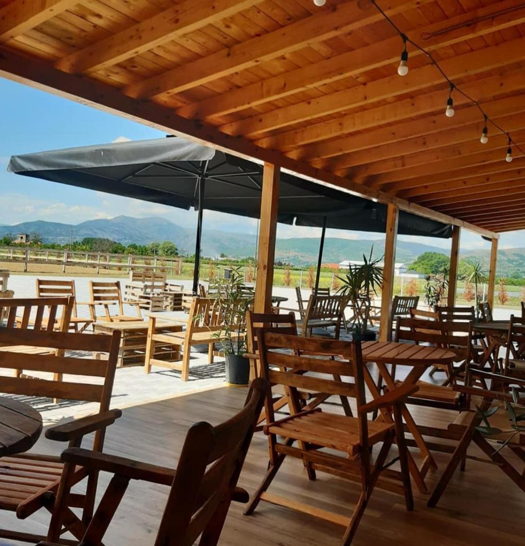 House Of Horses Shtepia E Kuajve Hotel Korce Bagian luar foto